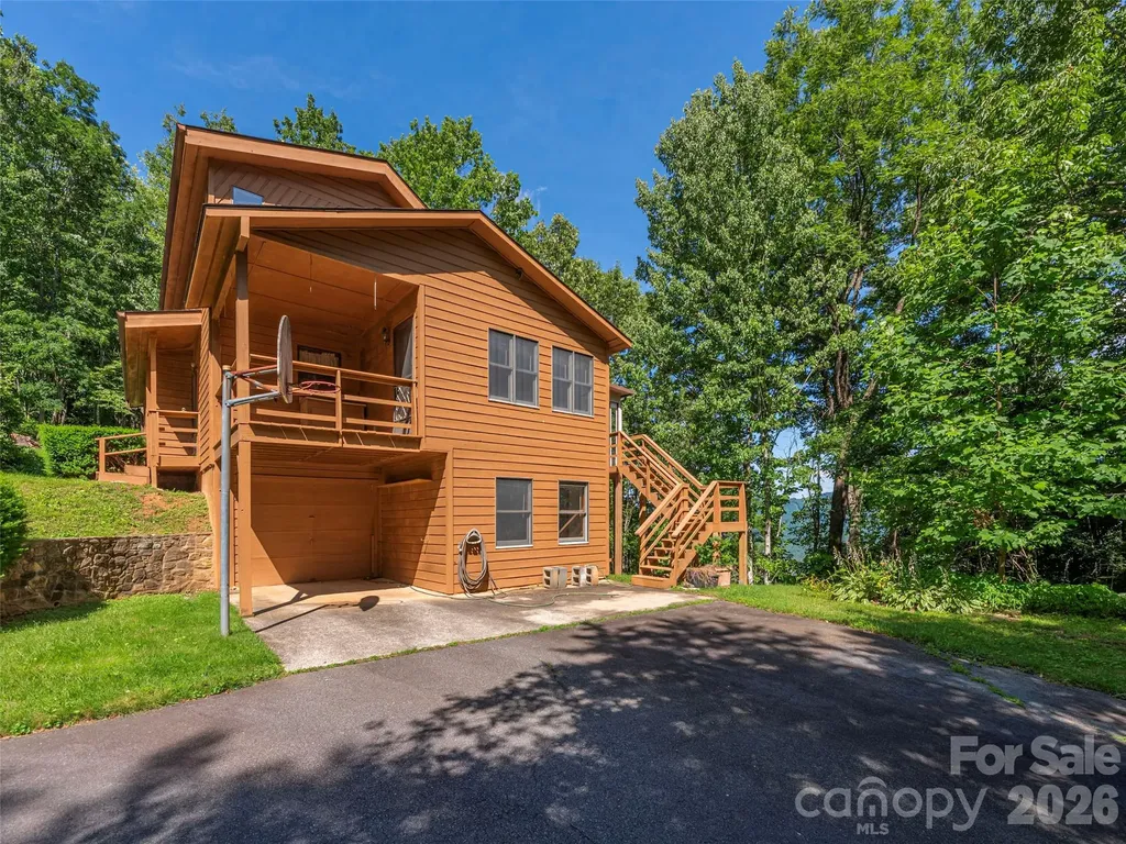 1575 Red Maple Drive Waynesville NC 28785