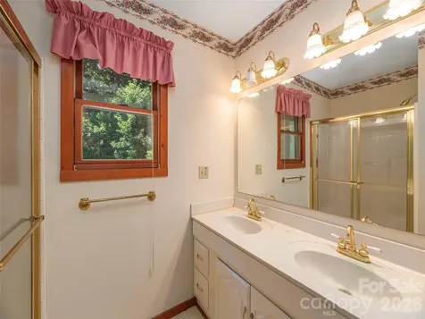 1575 Red Maple Drive Waynesville NC 28785