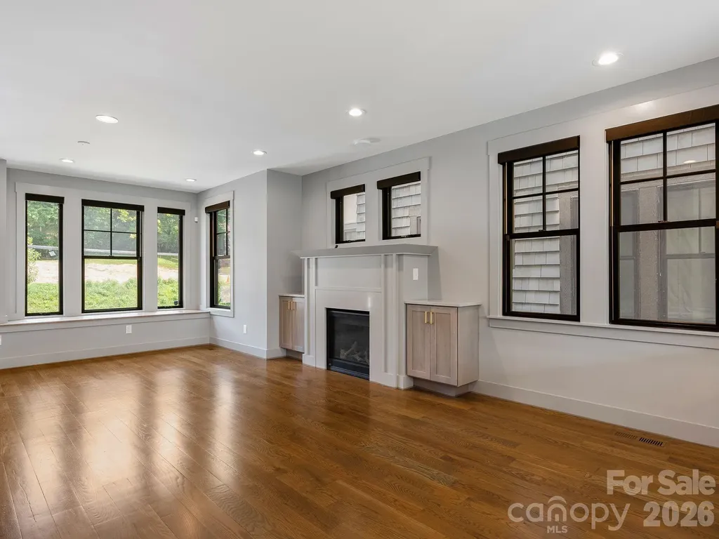229 Broadway Street Asheville NC 28801