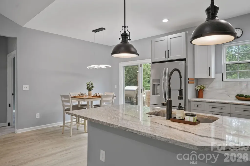544 30th Avenue NW Hickory NC 28601