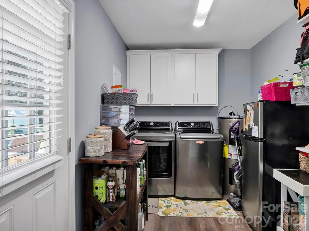421 Catawba Circle N Matthews NC 28104