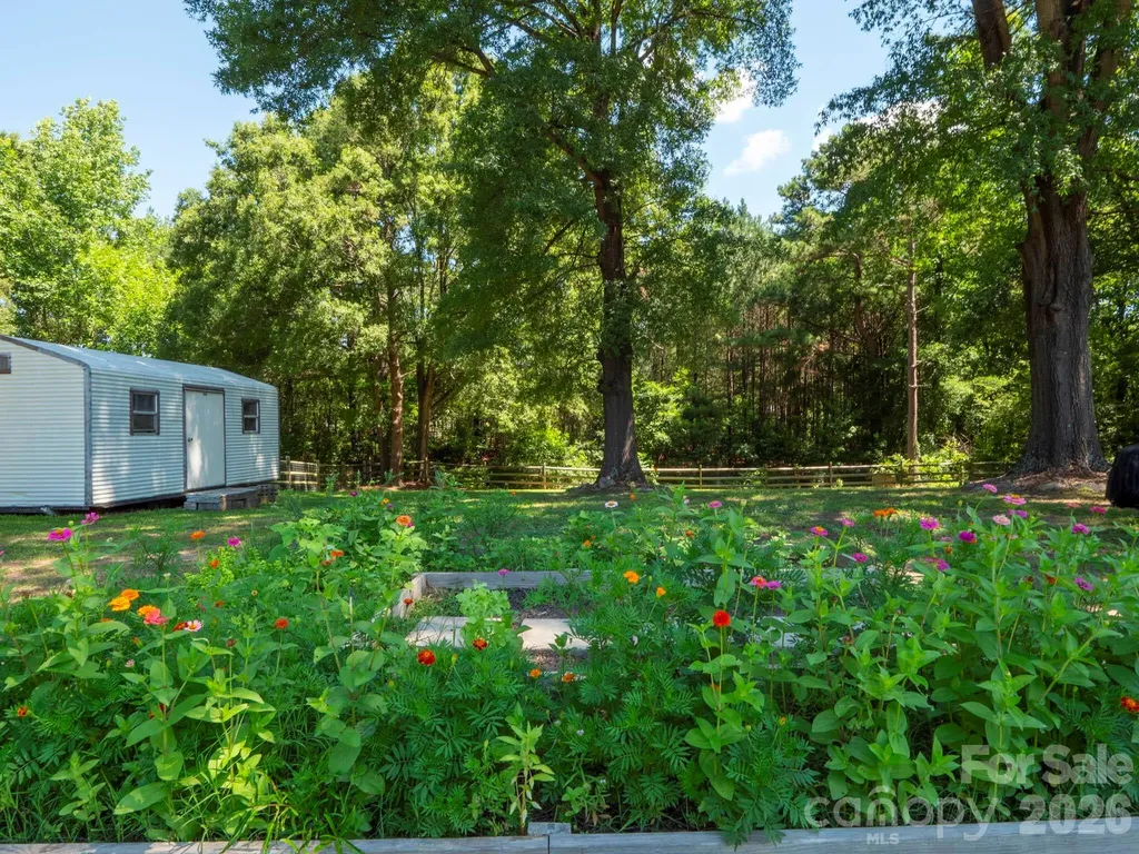 421 Catawba Circle N Matthews NC 28104