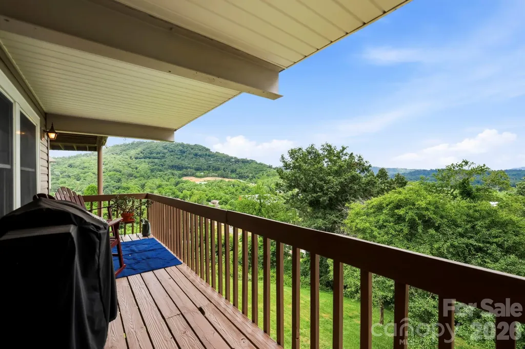 16 Audubon Drive Asheville NC 28804
