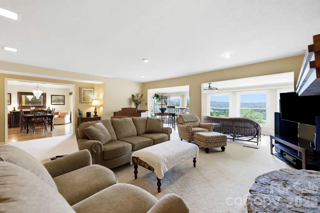 16 Audubon Drive Asheville NC 28804