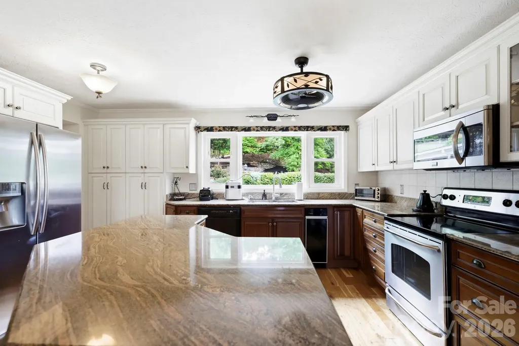 16 Audubon Drive Asheville NC 28804