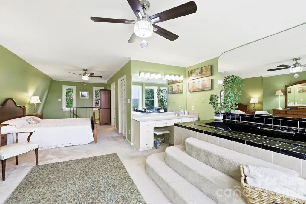 16 Audubon Drive Asheville NC 28804