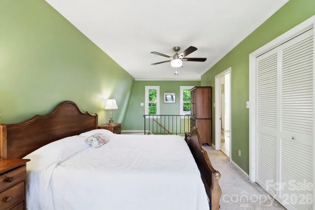 16 Audubon Drive Asheville NC 28804