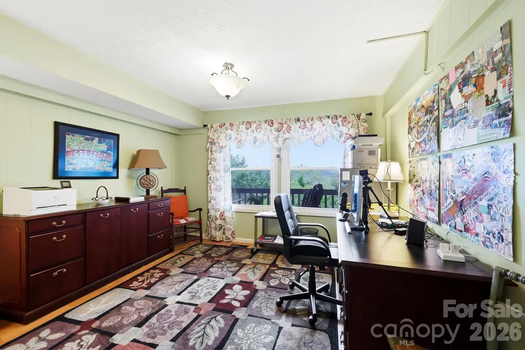 16 Audubon Drive Asheville NC 28804