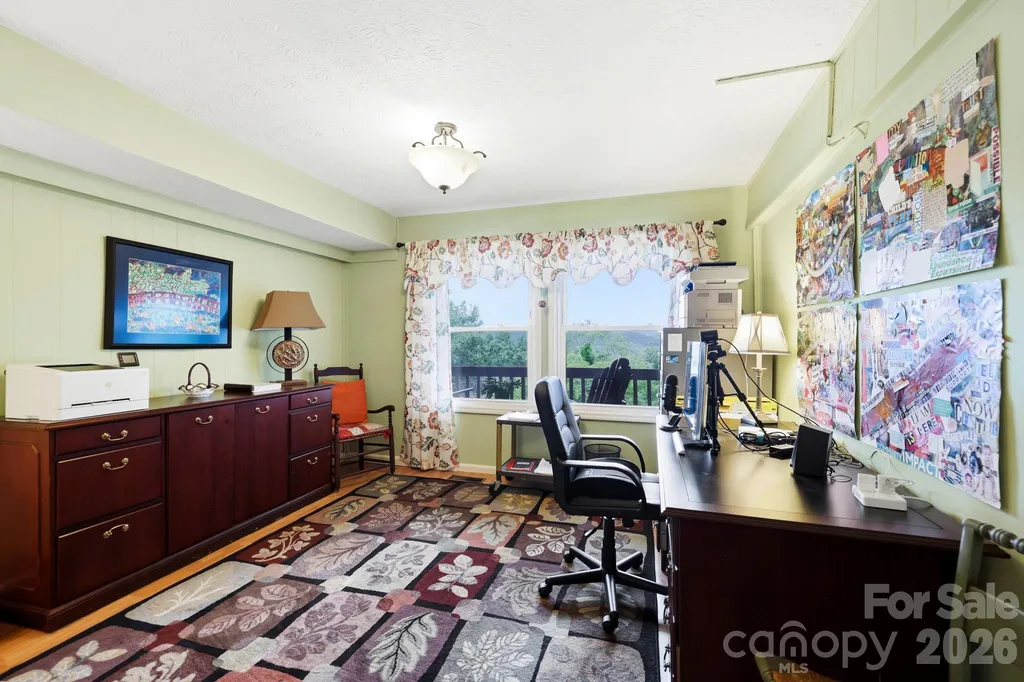 16 Audubon Drive Asheville NC 28804