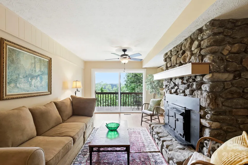 16 Audubon Drive Asheville NC 28804
