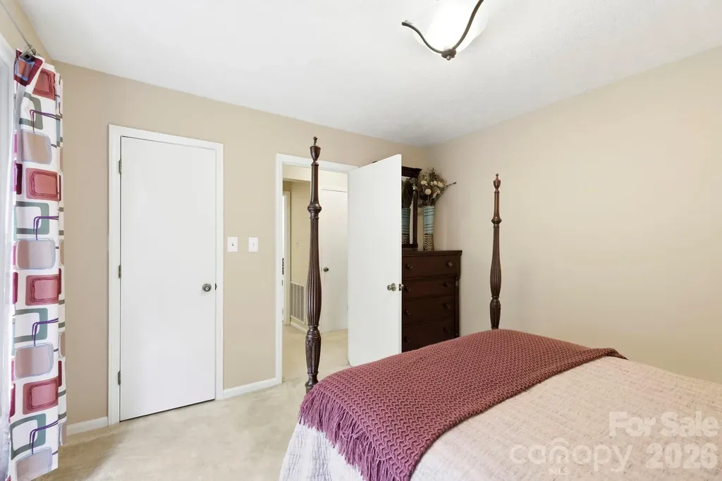 16 Audubon Drive Asheville NC 28804