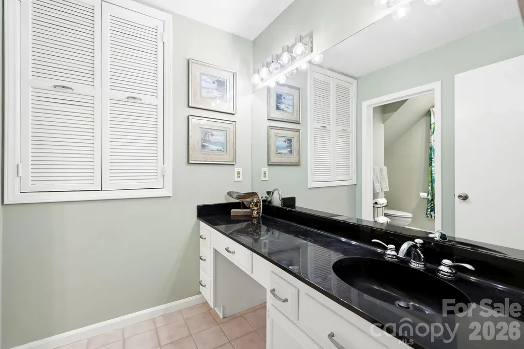 16 Audubon Drive Asheville NC 28804