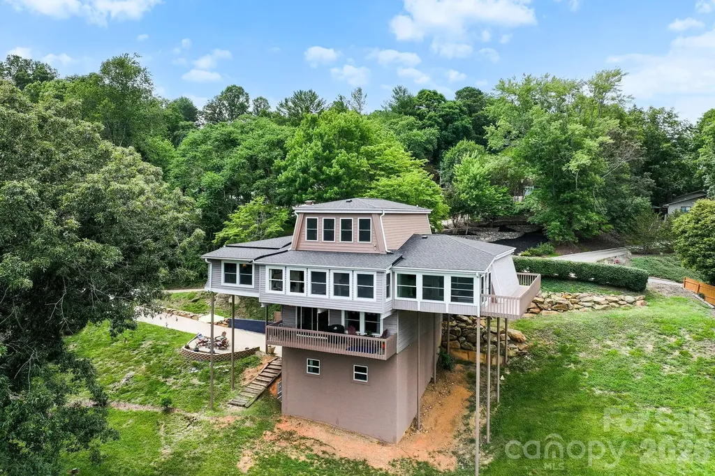 16 Audubon Drive Asheville NC 28804