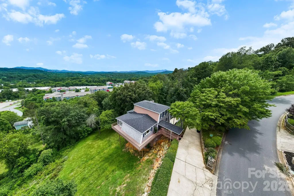16 Audubon Drive Asheville NC 28804