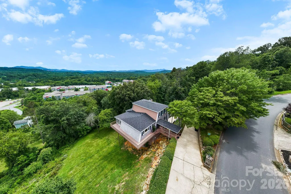 16 Audubon Drive Asheville NC 28804
