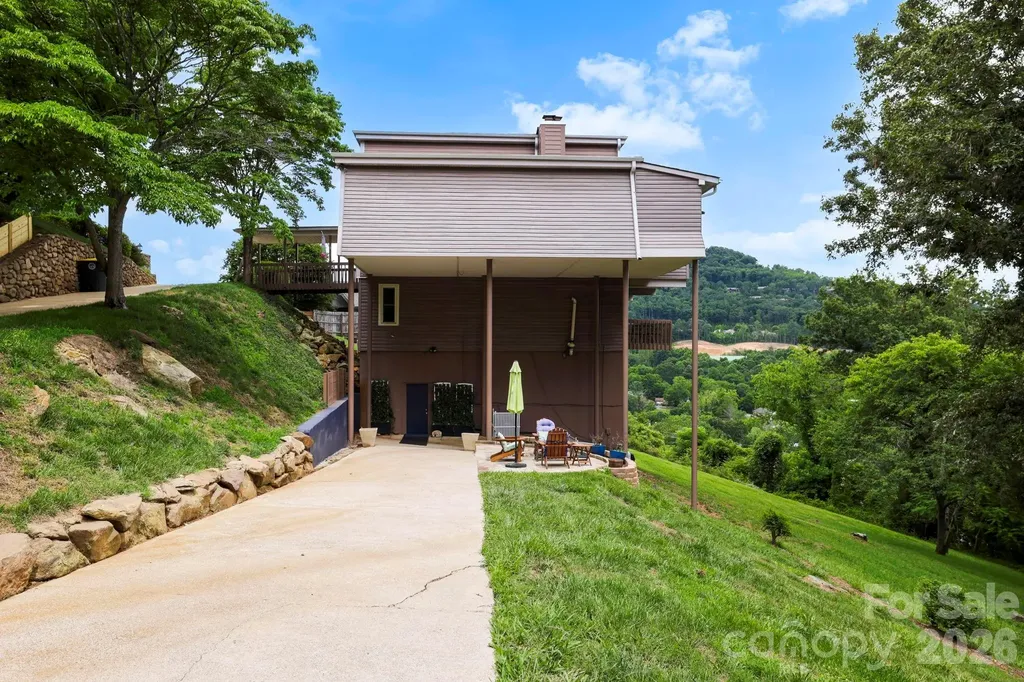 16 Audubon Drive Asheville NC 28804