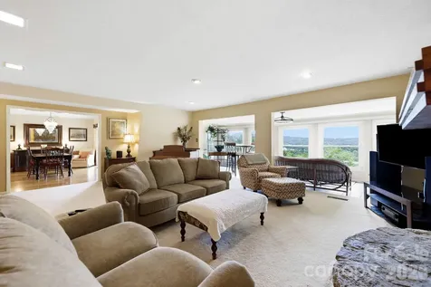 16 Audubon Drive Asheville NC 28804