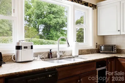 16 Audubon Drive Asheville NC 28804