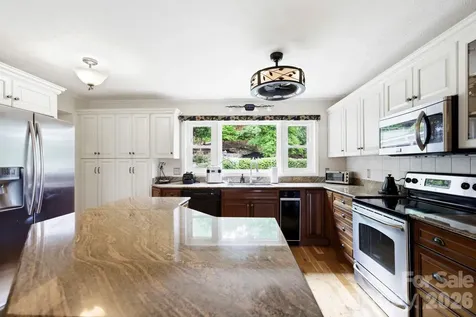 16 Audubon Drive Asheville NC 28804
