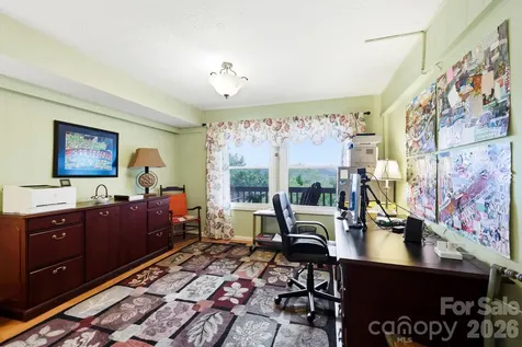 16 Audubon Drive Asheville NC 28804