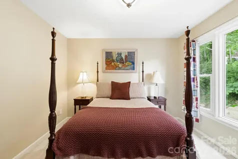 16 Audubon Drive Asheville NC 28804