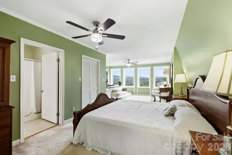 16 Audubon Drive Asheville NC 28804
