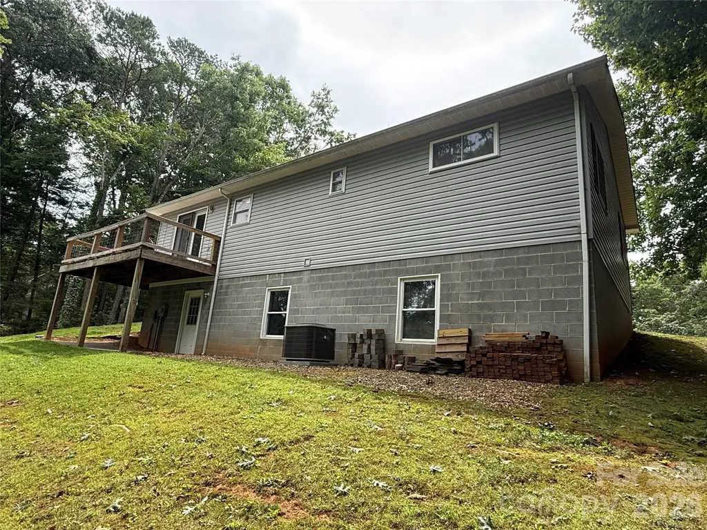 628 Hidden View Loop Marion NC 28752