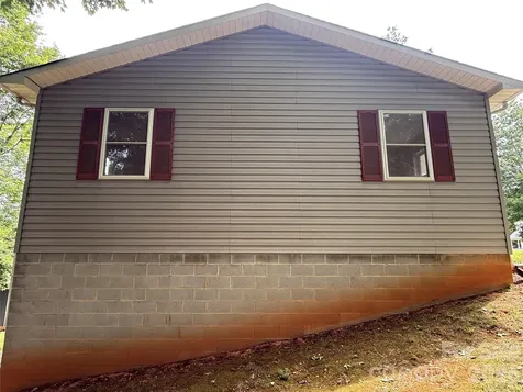 628 Hidden View Loop Marion NC 28752