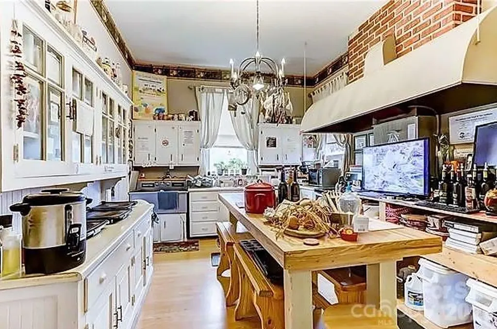 301 Cleveland Avenue Grover NC 28073