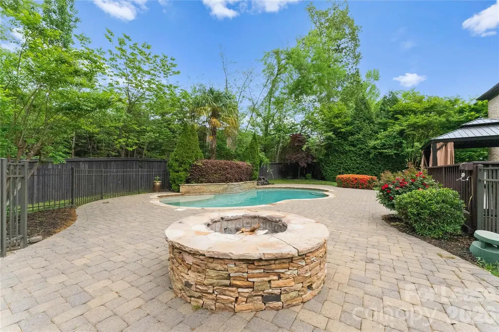 7307 Roseland Avenue Charlotte NC 28277