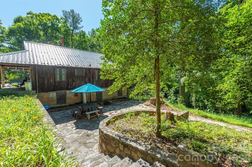 1760 & 1768 Linville Avenue Morganton NC 28655