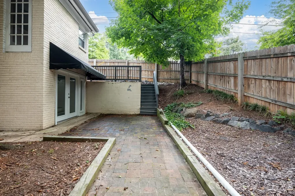 2525 Runnymede Lane Charlotte NC 28209