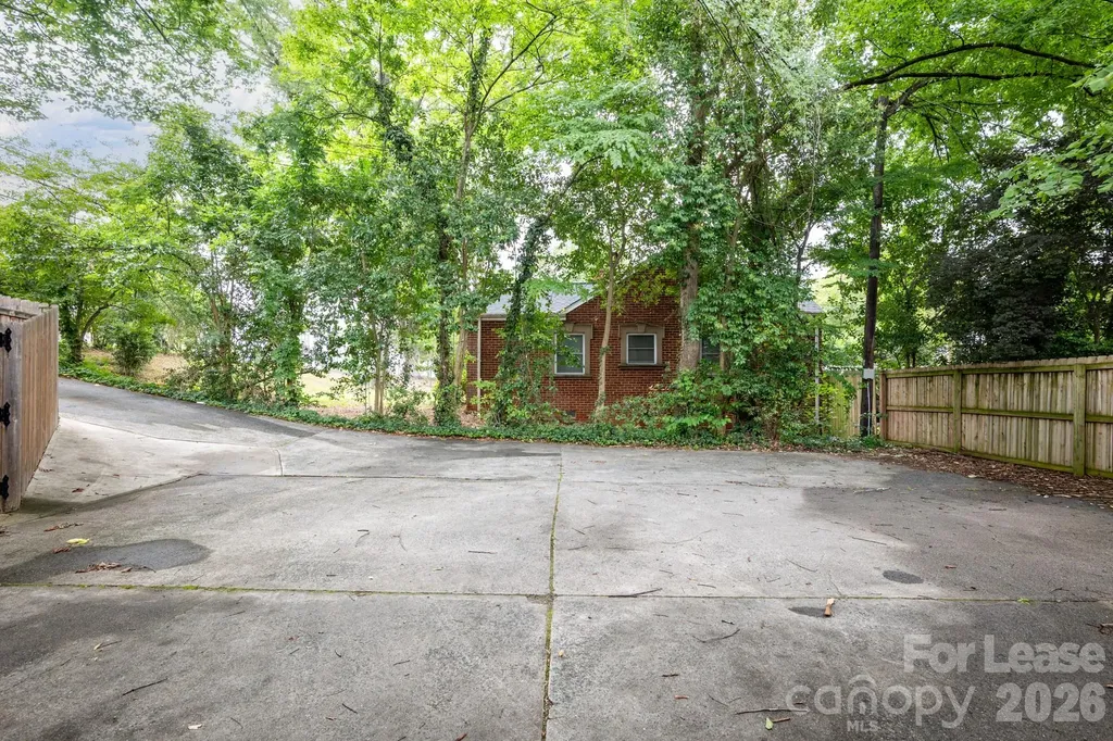 2525 Runnymede Lane Charlotte NC 28209
