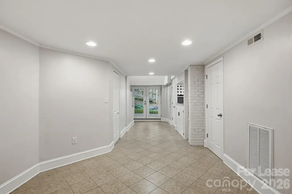 2525 Runnymede Lane Charlotte NC 28209