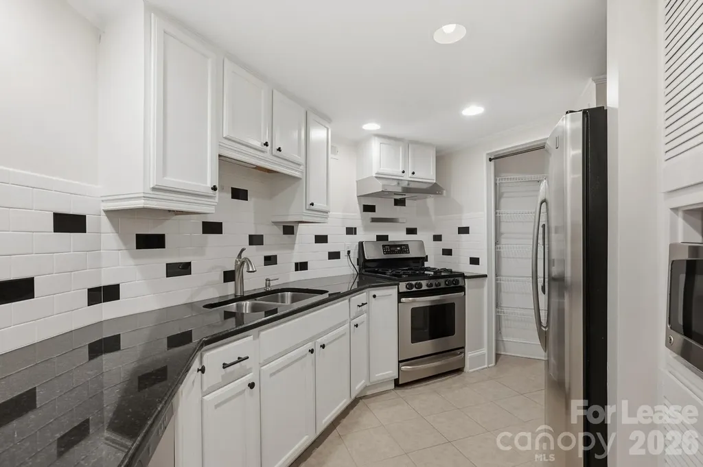 2525 Runnymede Lane Charlotte NC 28209