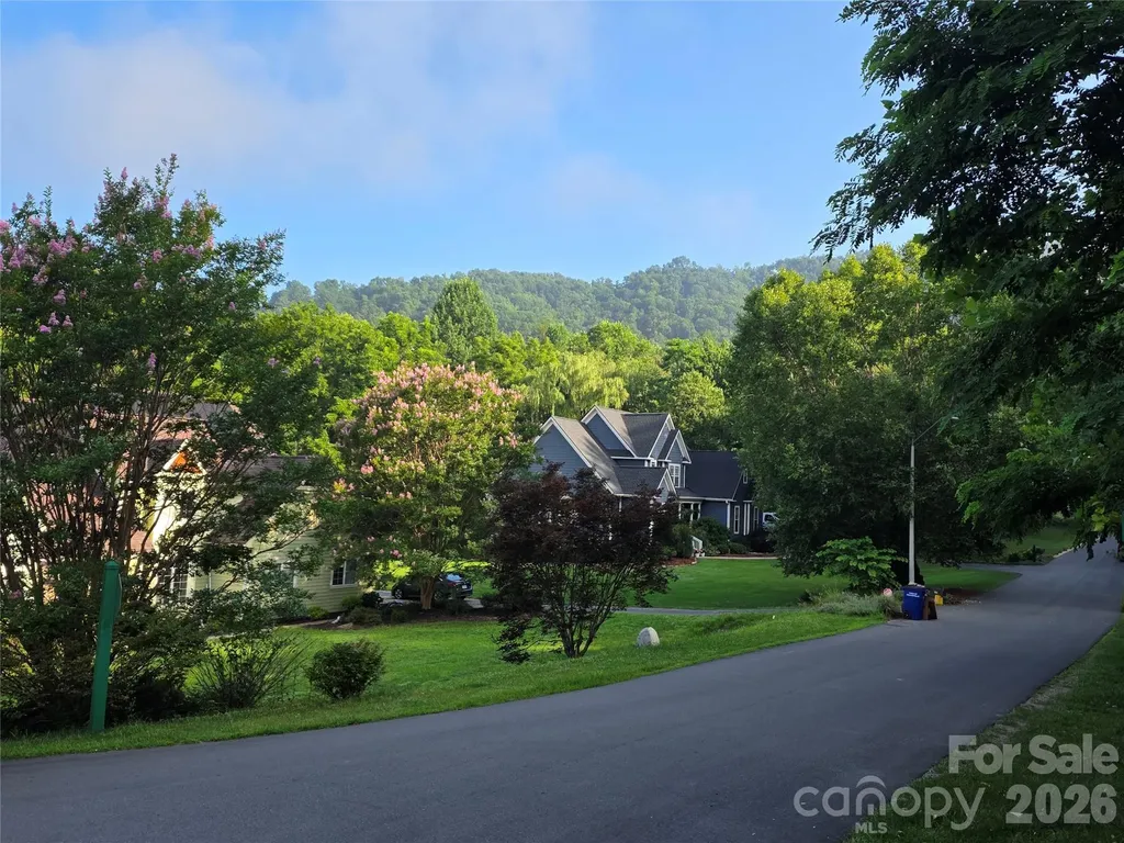 16 Courseview Drive Weaverville NC 28787