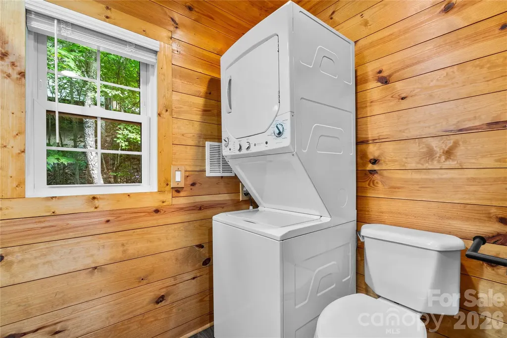 180 Longview Road Newland NC 28657