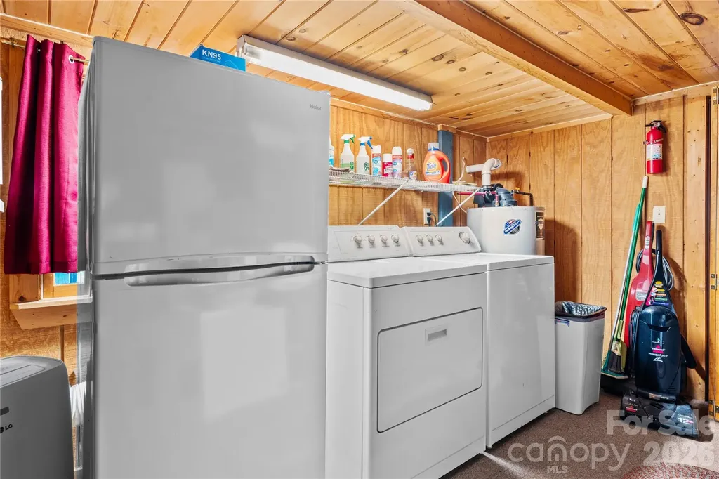 180 Longview Road Newland NC 28657
