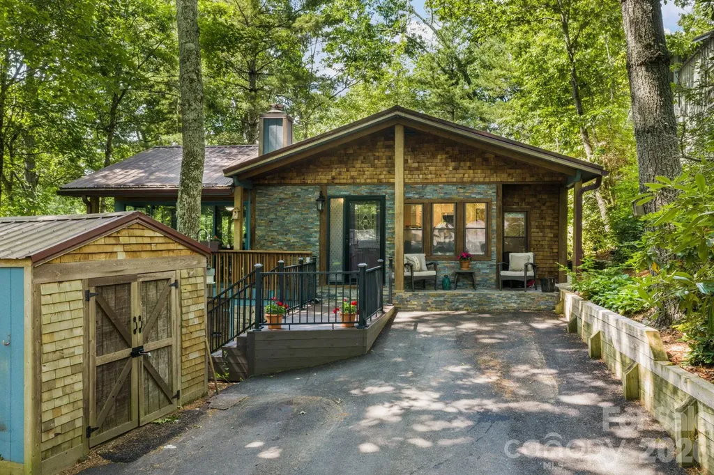 180 Longview Road Newland NC 28657