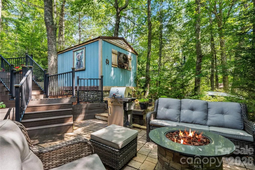 180 Longview Road Newland NC 28657