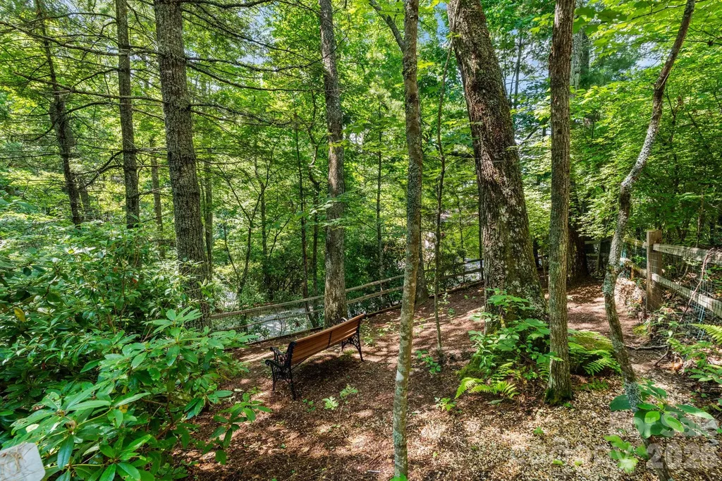 180 Longview Road Newland NC 28657