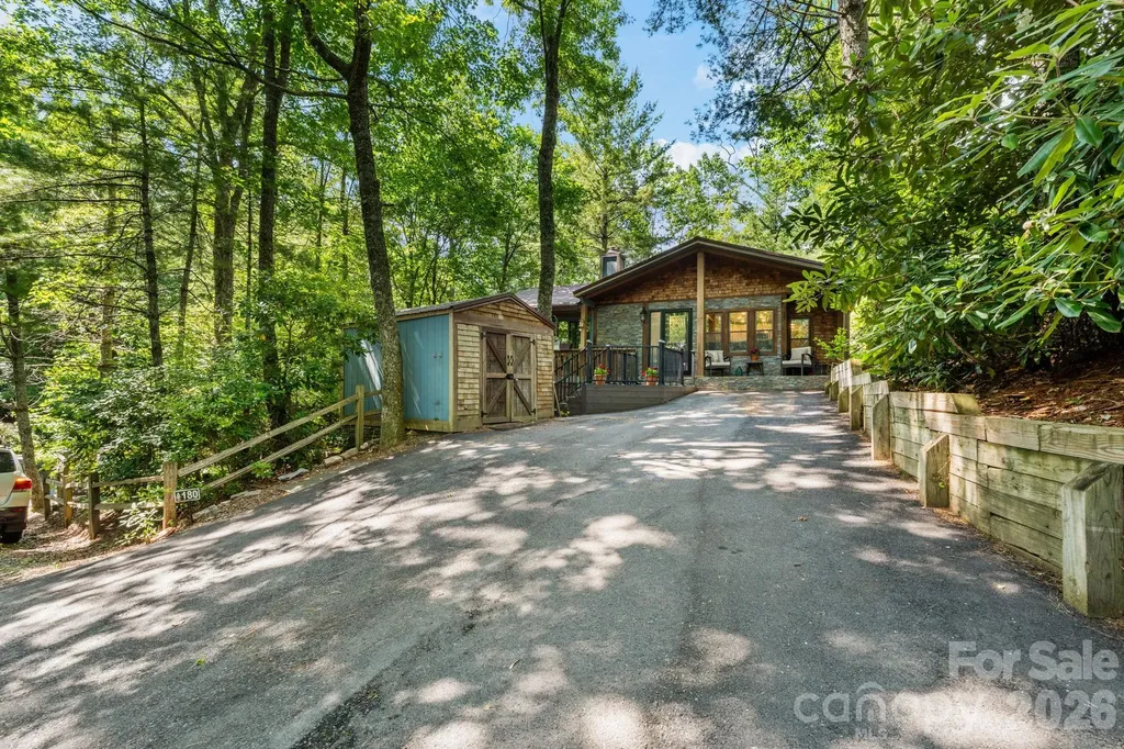 180 Longview Road Newland NC 28657