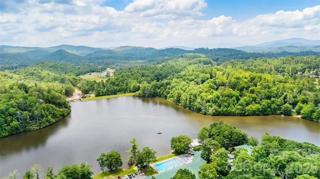 180 Longview Road Newland NC 28657