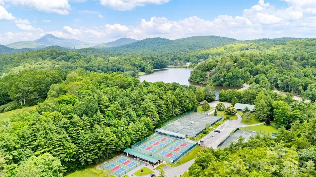 180 Longview Road Newland NC 28657