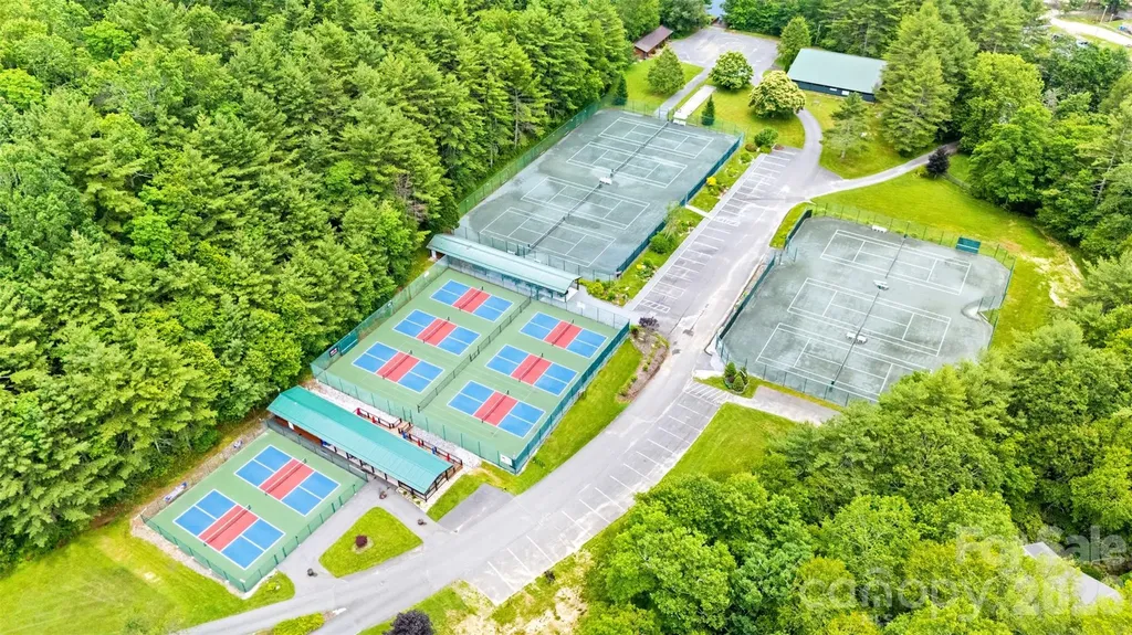 180 Longview Road Newland NC 28657