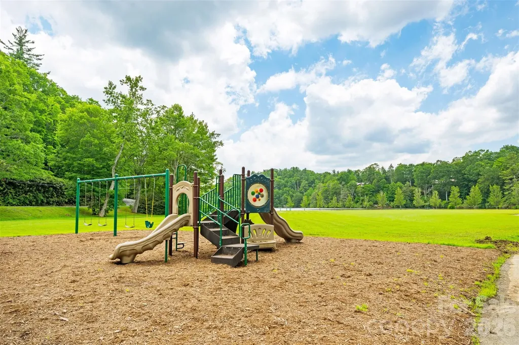 180 Longview Road Newland NC 28657