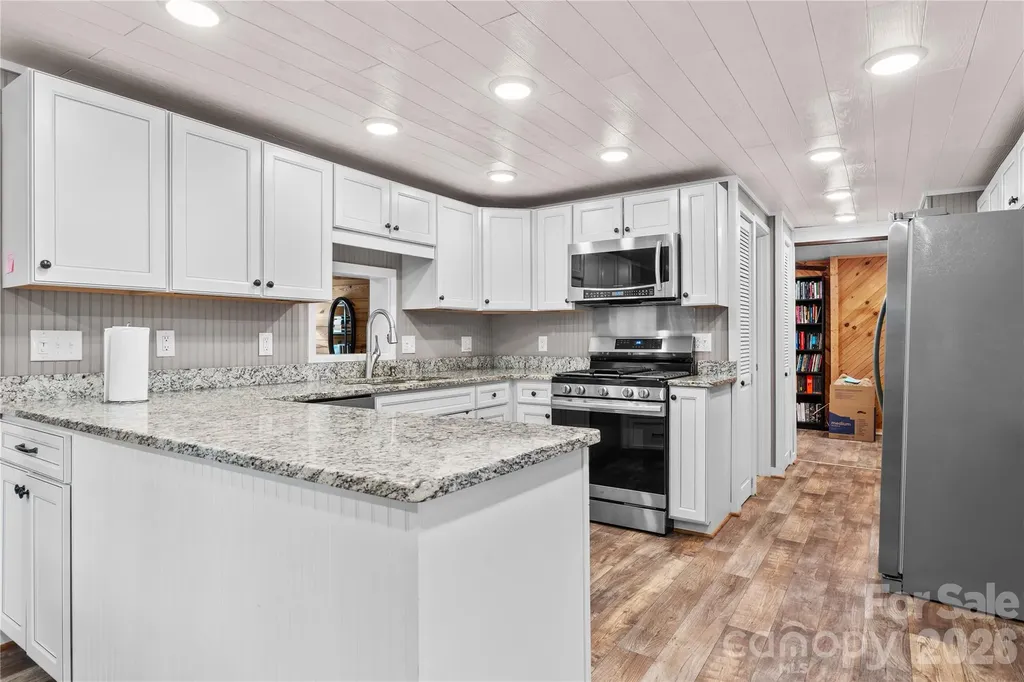 180 Longview Road Newland NC 28657