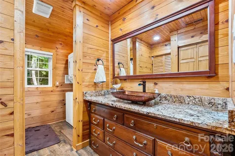 180 Longview Road Newland NC 28657