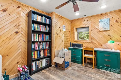 180 Longview Road Newland NC 28657
