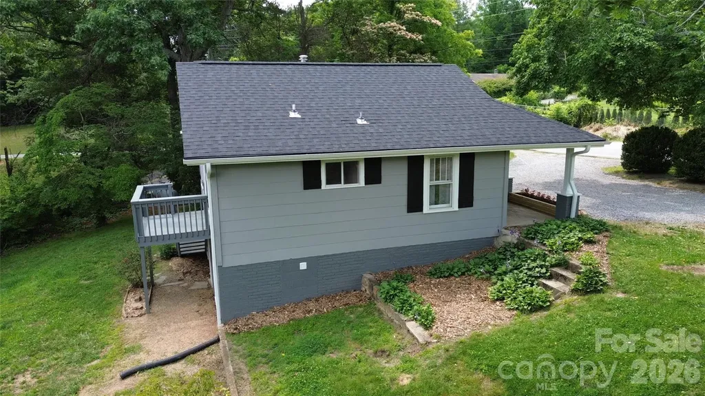 657 Old Fort Road Fairview NC 28730